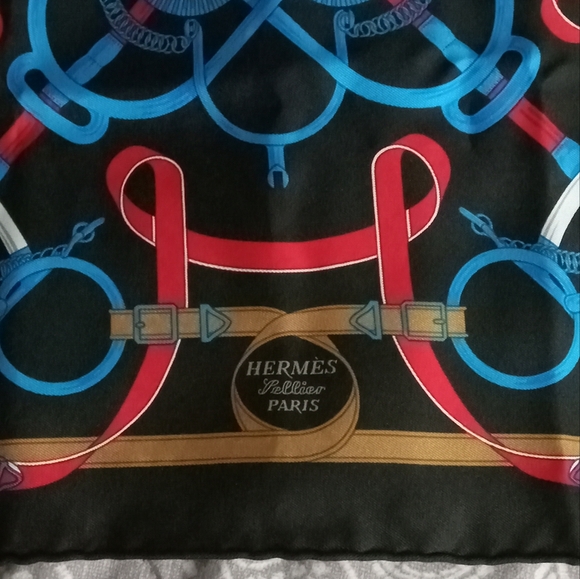 🧡 New With Box HERMES small Silk Scarf - Picture 5 of 9
